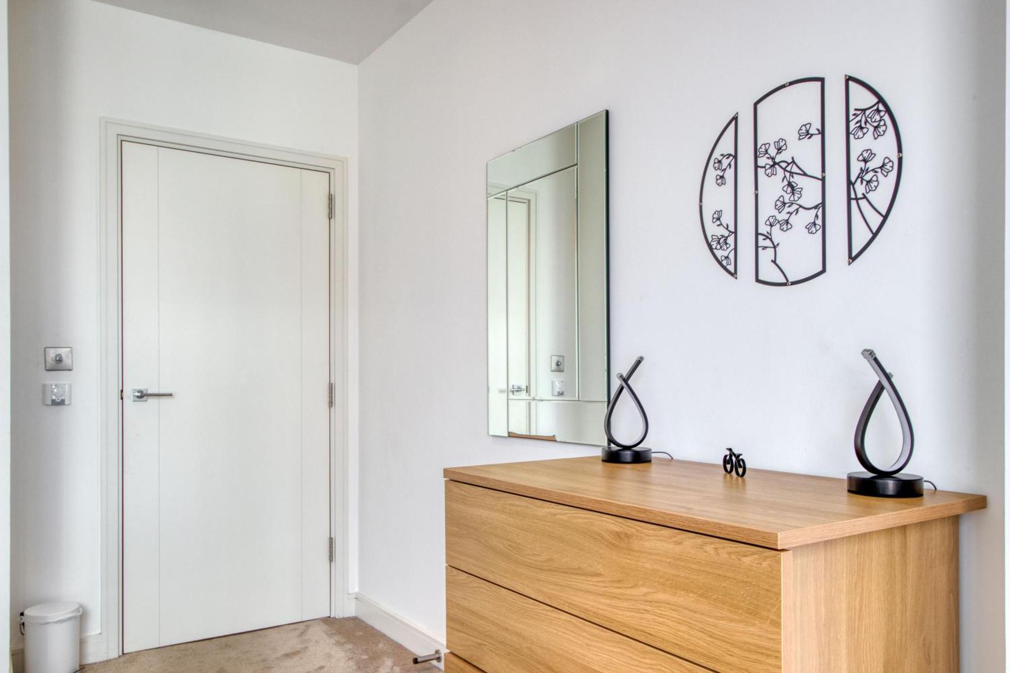 Stylish And Spacious- One Bed In Nine Elms Appartement *