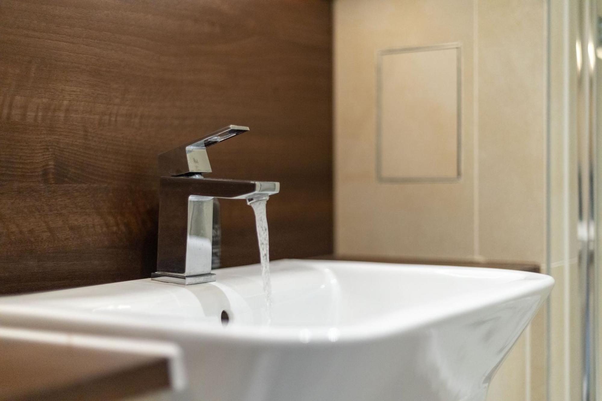Stylish And Spacious- One Bed In Nine Elms Appartement Londen