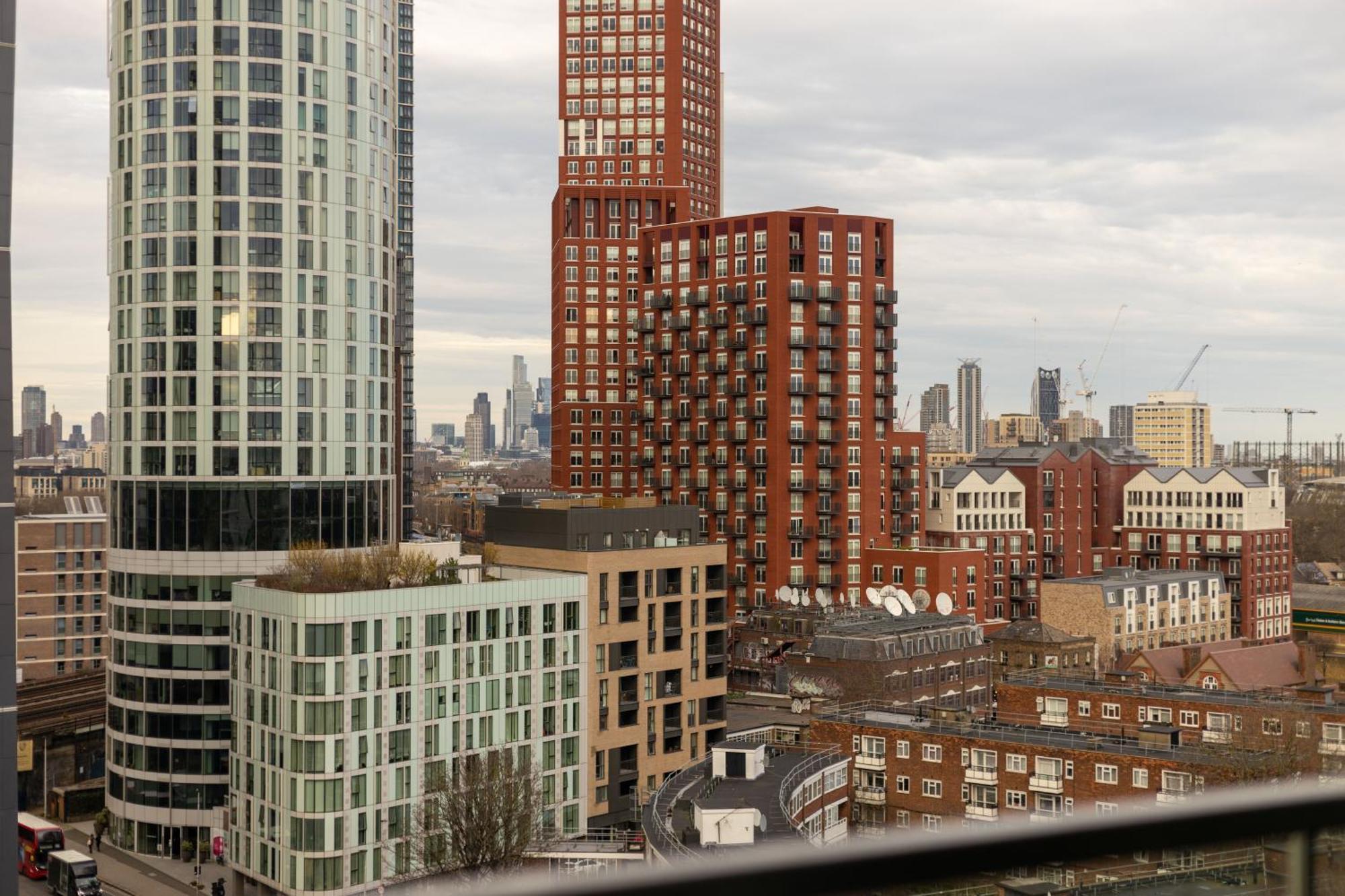 Stylish And Spacious- One Bed In Nine Elms Appartement Londen