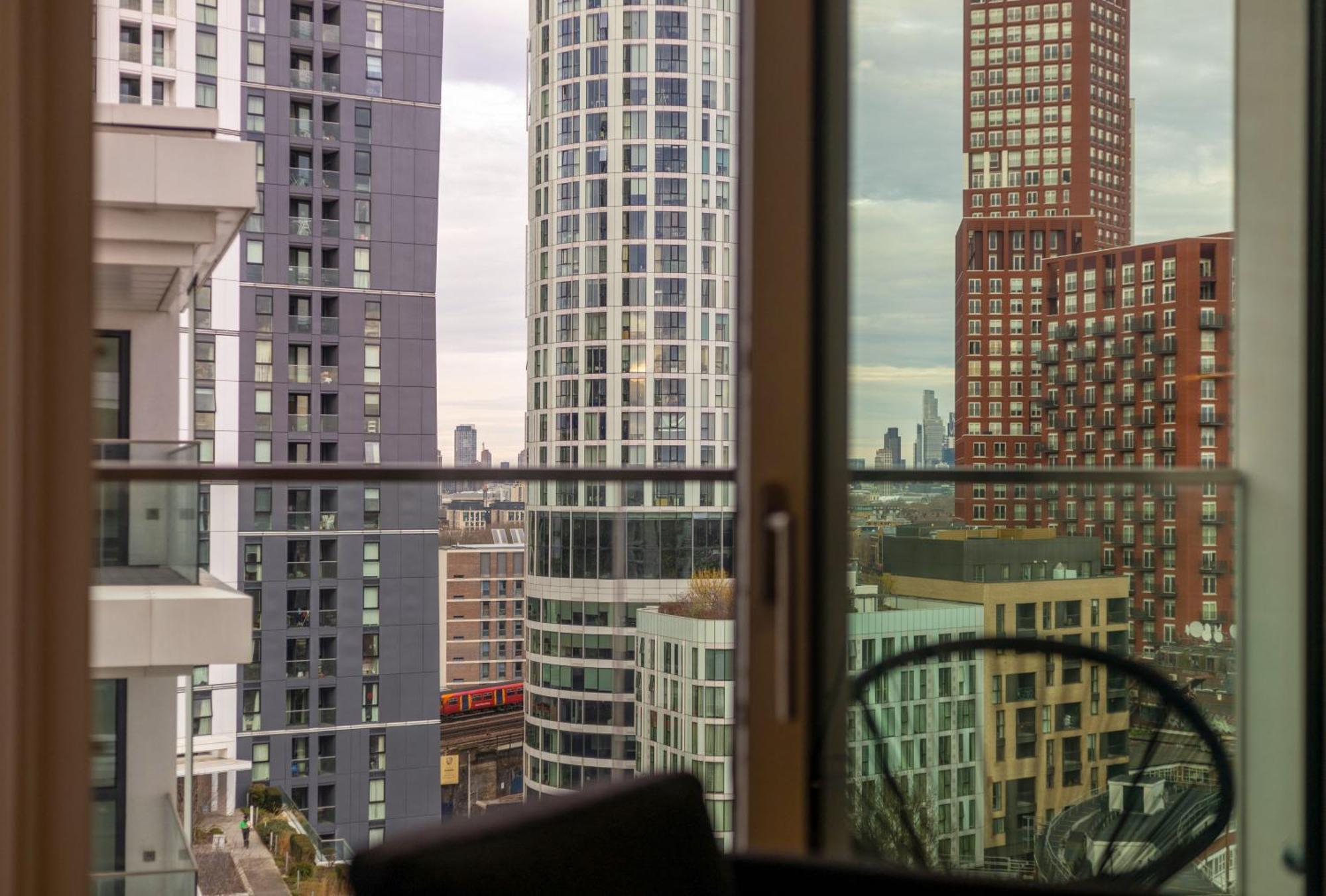 Stylish And Spacious- One Bed In Nine Elms Appartement Londen