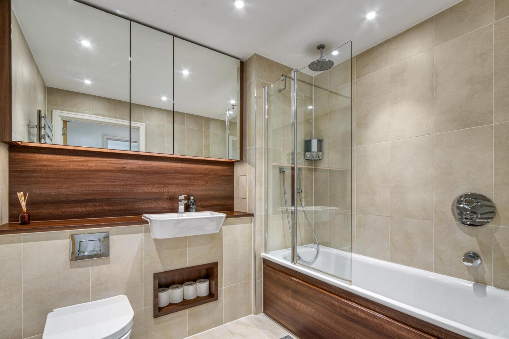 Stylish And Spacious- One Bed In Nine Elms Appartement *